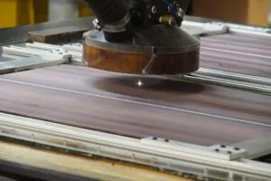 برش لیزری در تابلوسازی؛ برش پلکسی، MDF و تفاوت لیزر با CNC